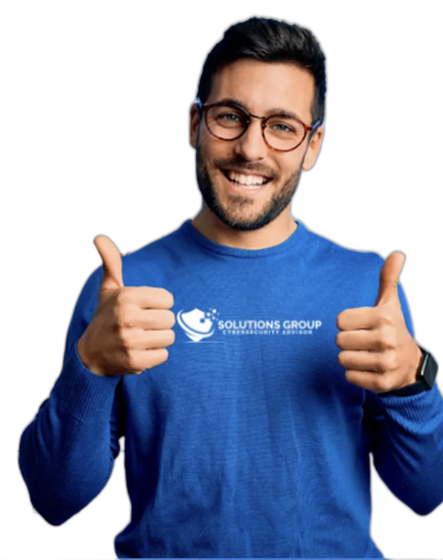 Especialista de Solutions Group sonriendo con los pulgares arriba